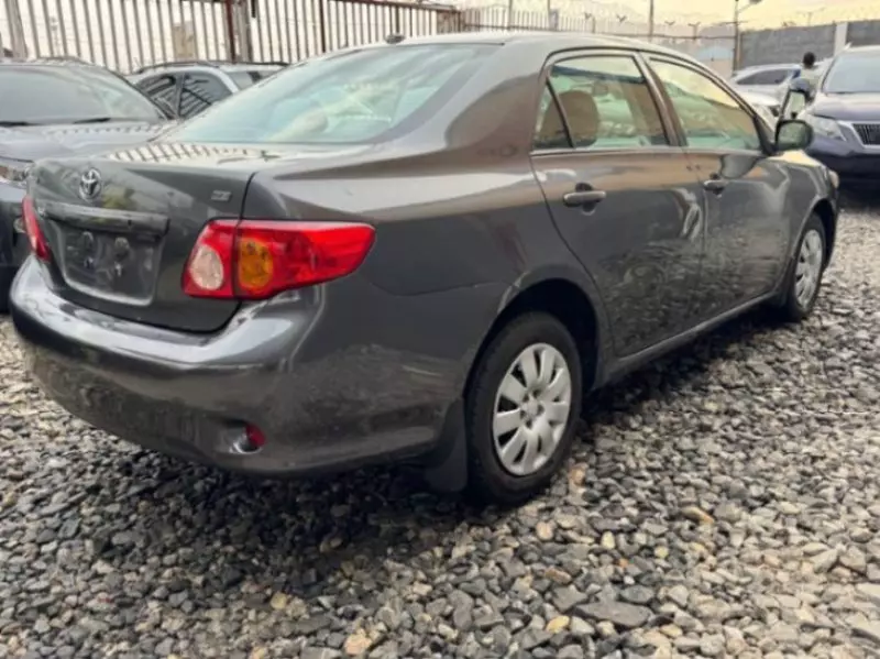 Toyota Corolla   - 2010