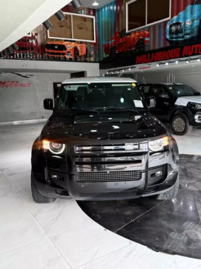 Land Rover Defender   - 2023