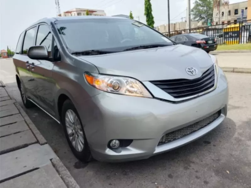 Toyota Sienna   - 2014