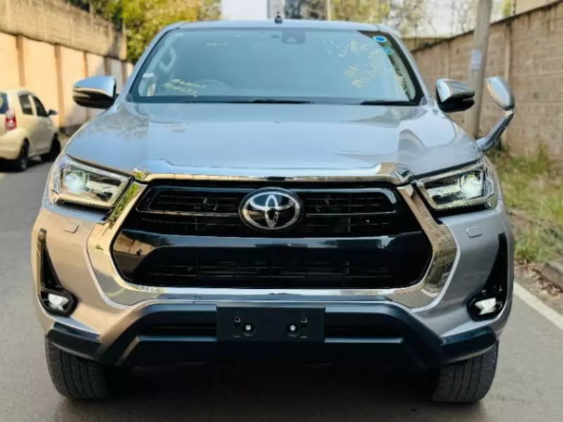 Toyota Hilux   - 2020