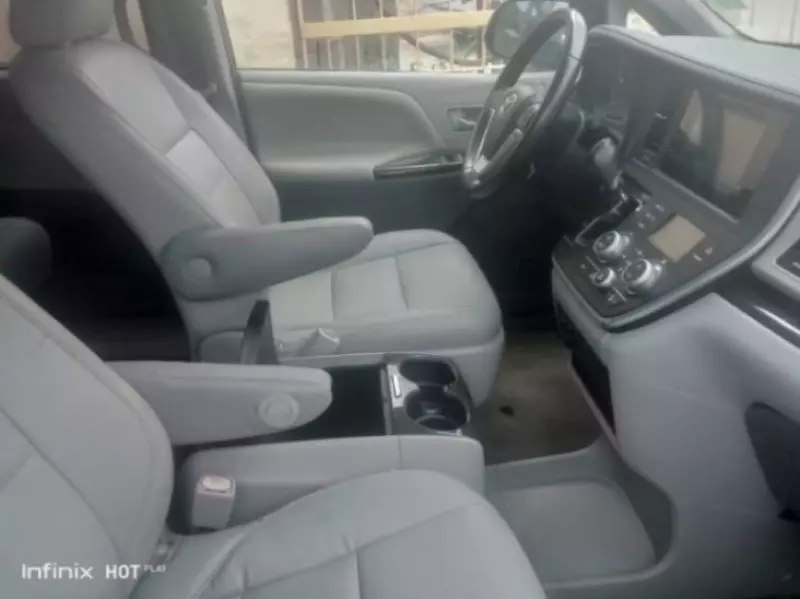 TOYOTA Sienna   - 2015
