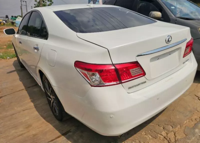 Lexus ES   - 2012