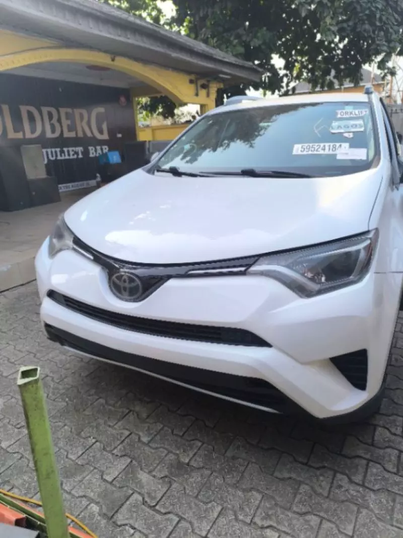 Toyota RAV4   - 2017