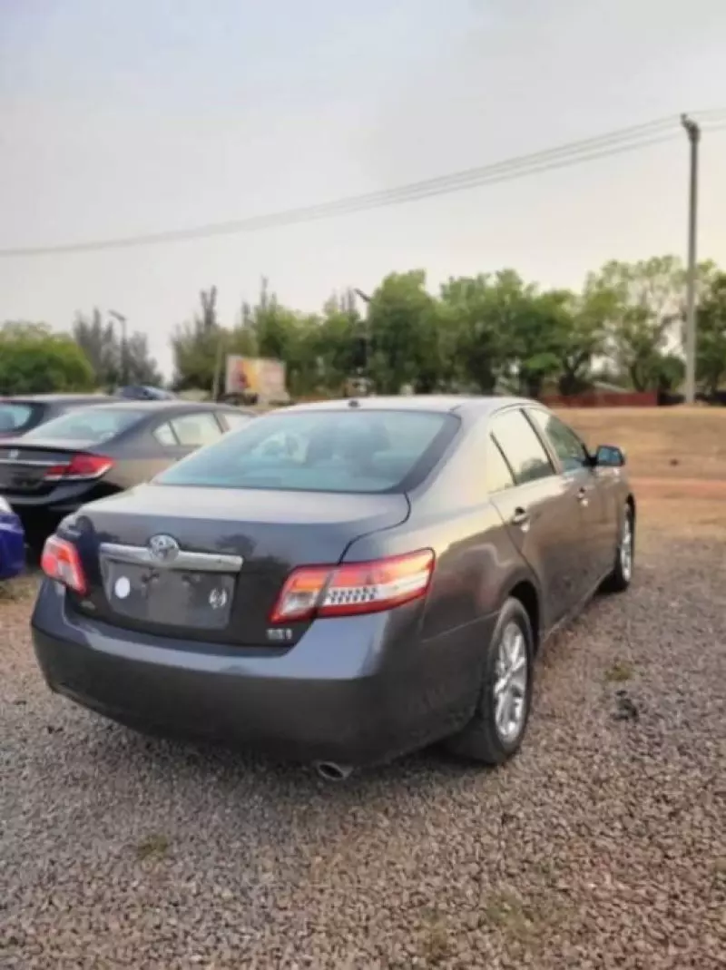Toyota Camry   - 2010