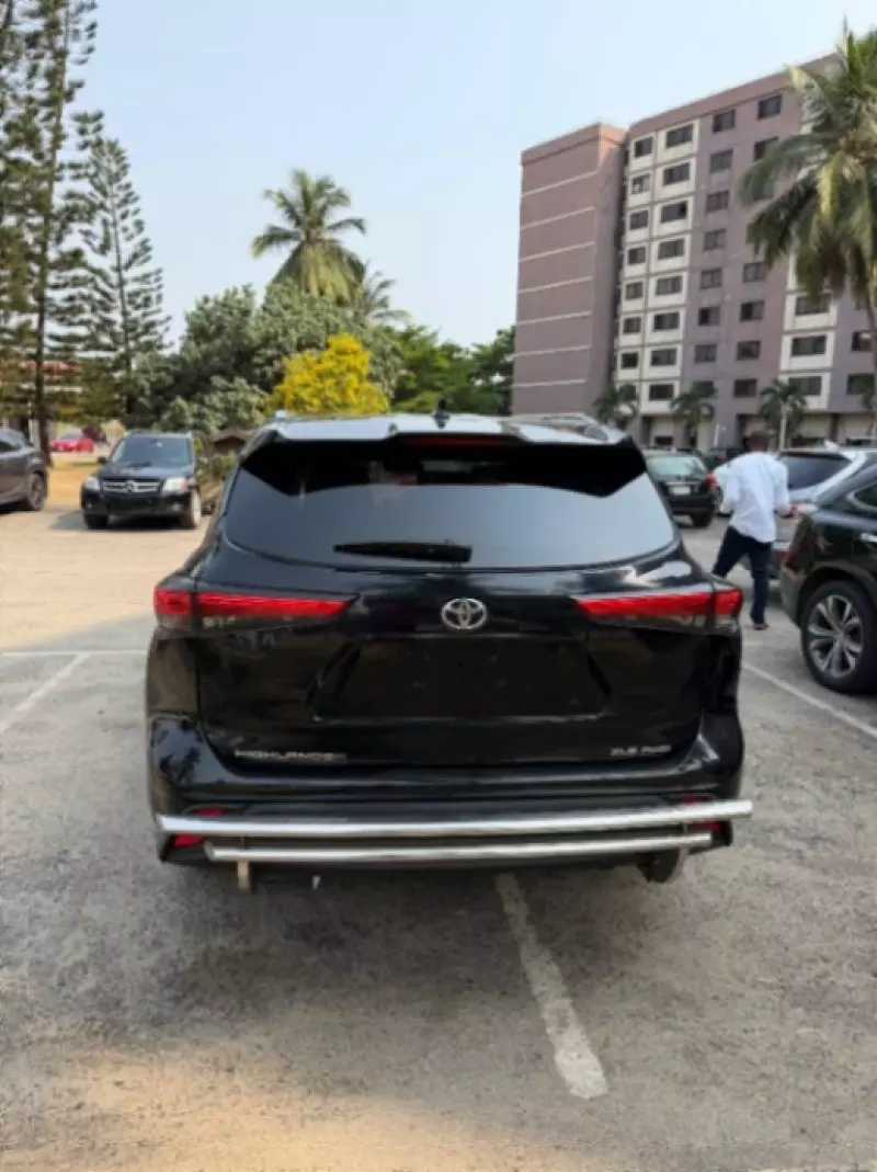 Toyota Highlander   - 2020