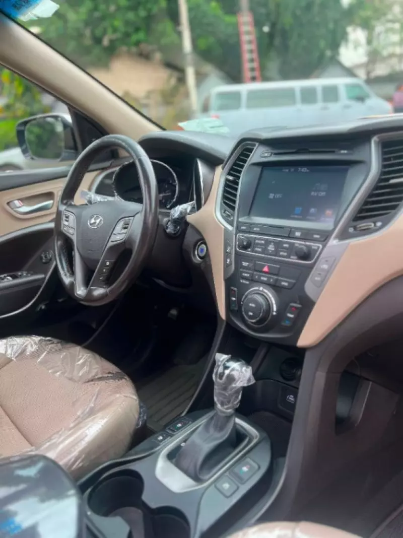 Hyundai Santa Fe   - 2018