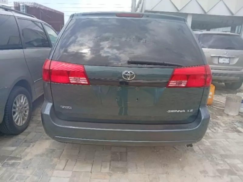 Toyota Sienna   - 2004