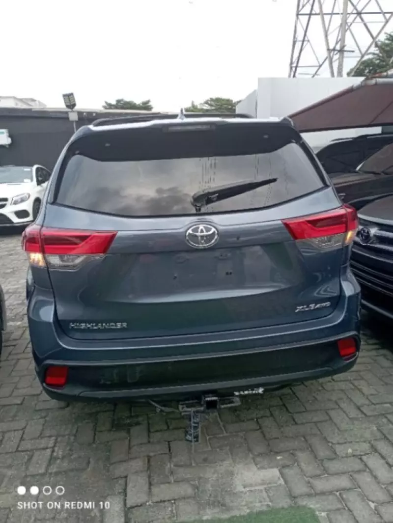 Toyota Highlander   - 2016