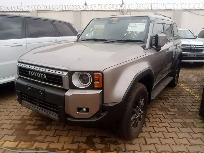 Toyota Landcruiser Prado - 2023