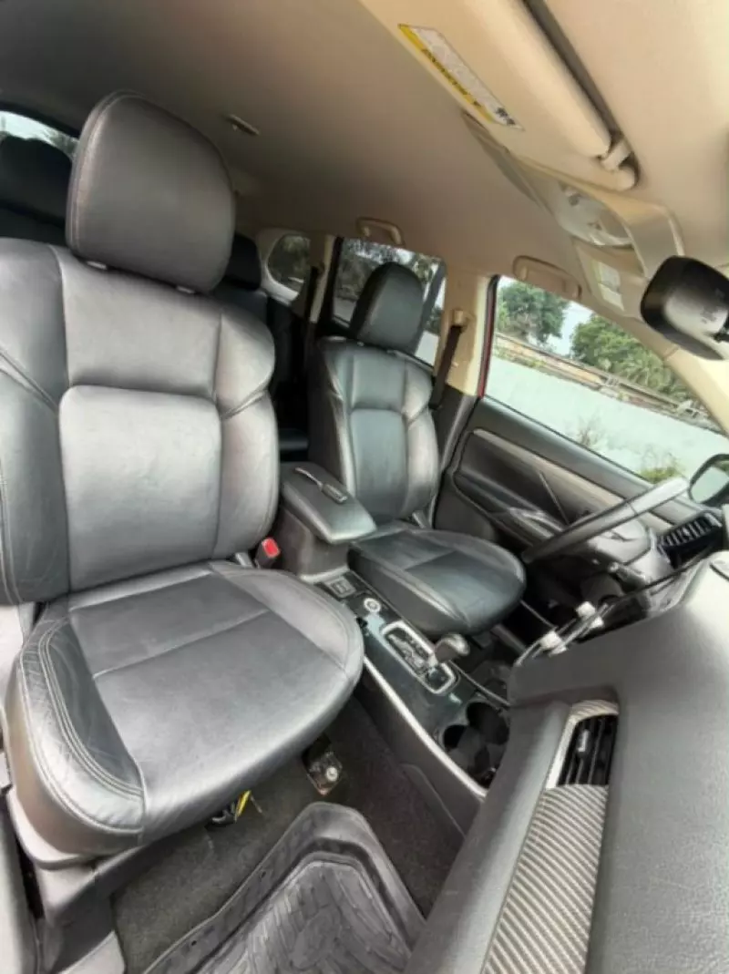 Mitsubishi OUTLANDER   - 2020