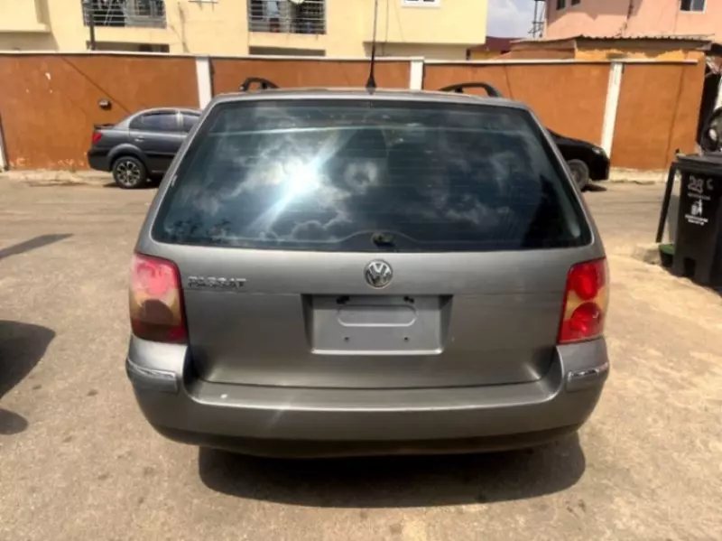 Volkswagen Passat   - 2004