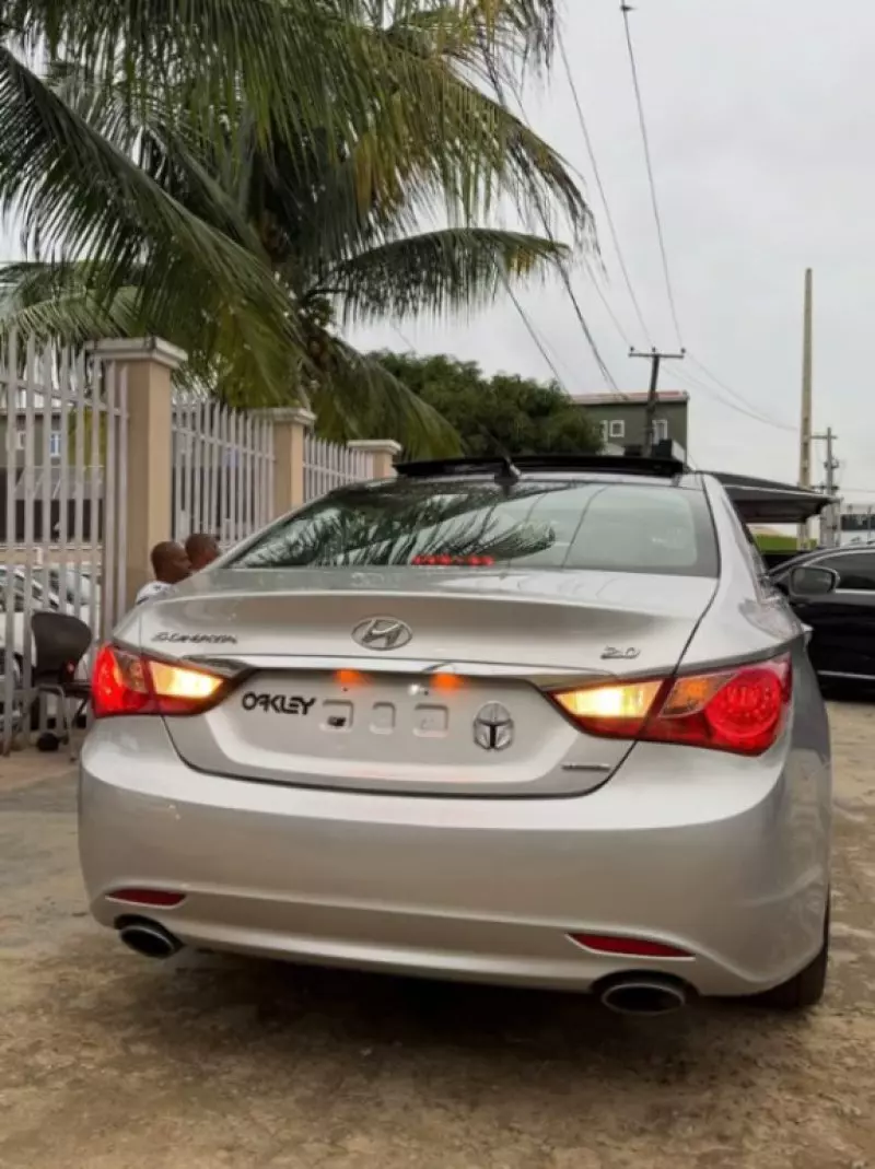 Hyundai Sonata - 2012