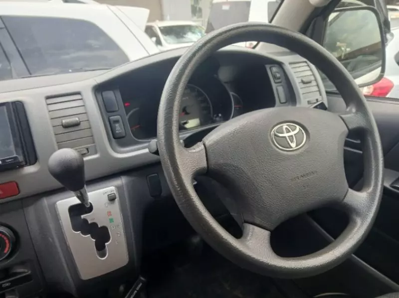 TOYOTA Hiace   - 2013