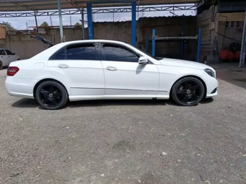 Mercedes-Benz E350   - 2013