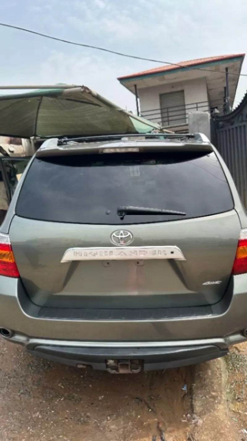 Toyota Highlander   - 2010