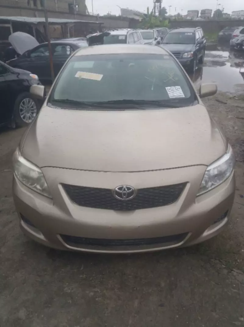 TOYOTA Corolla   - 2010