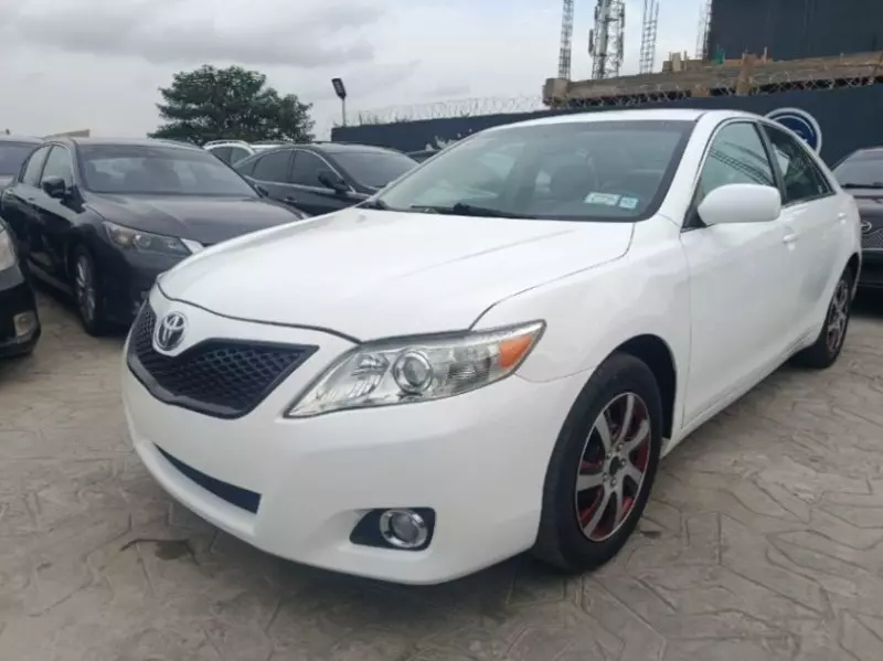 Toyota Camry   - 2010