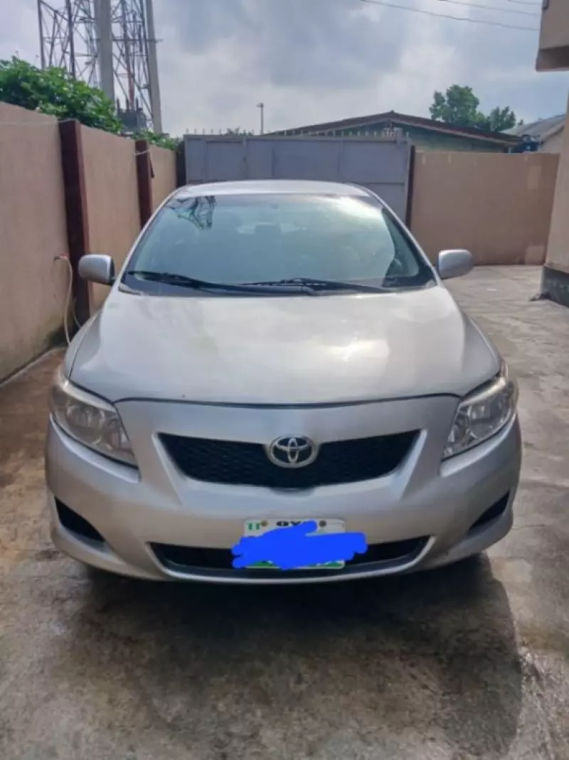 Toyota Corolla   - 2010