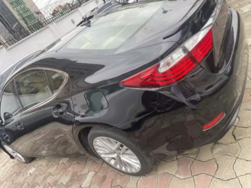 Lexus ES   - 2014