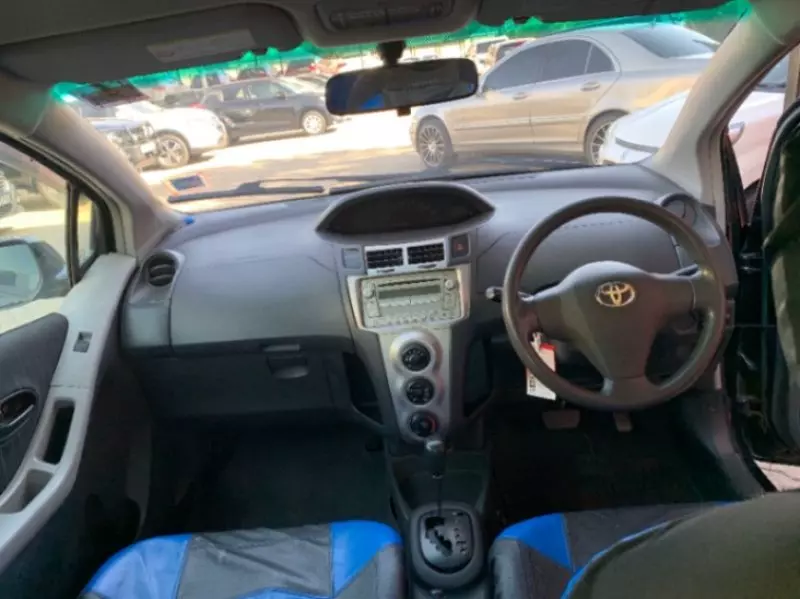 TOYOTA Vitz   - 2010