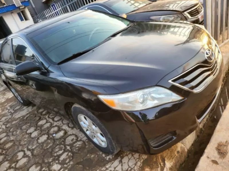 Toyota Camry   - 2011