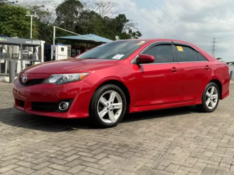 Toyota Camry   - 2013