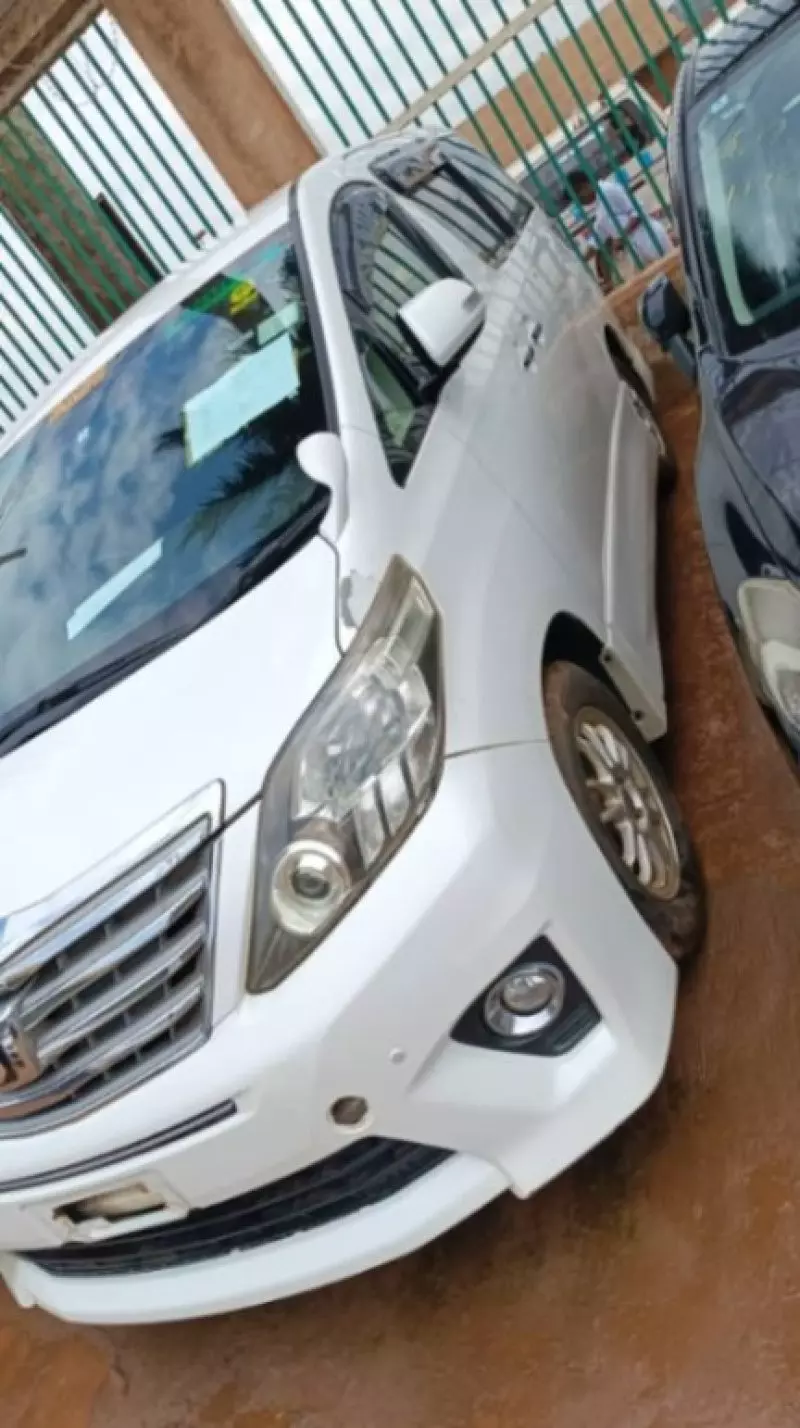 Toyota Alphard   - 2012
