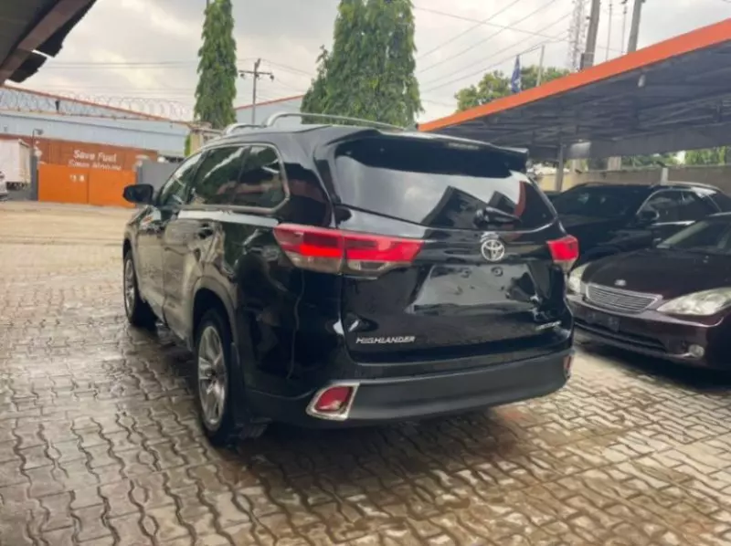 Toyota Highlander   - 2015