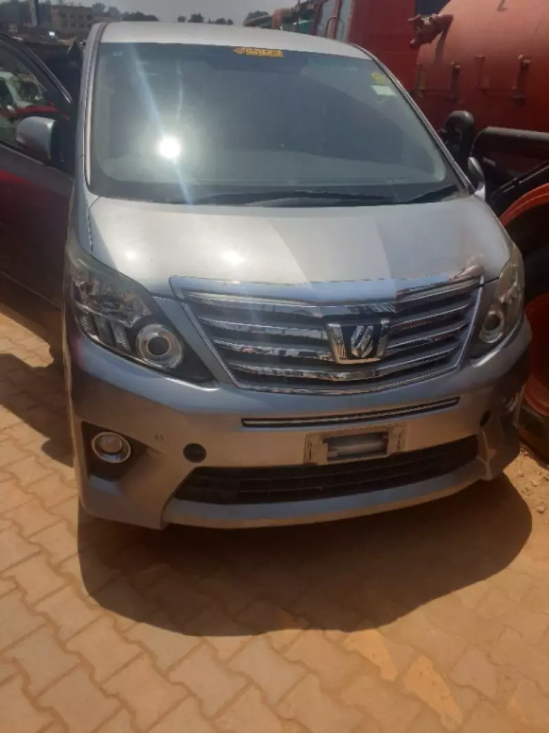 Toyota Alphard   - 2013