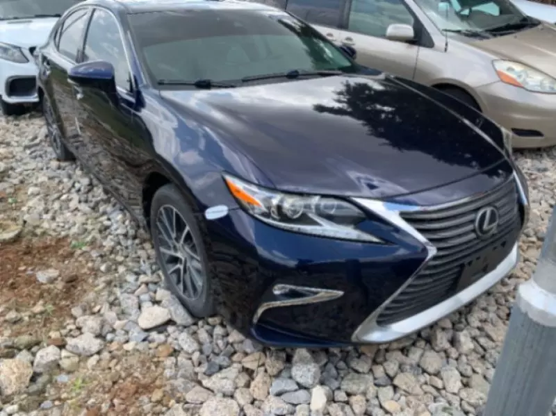 Lexus ES   - 2016