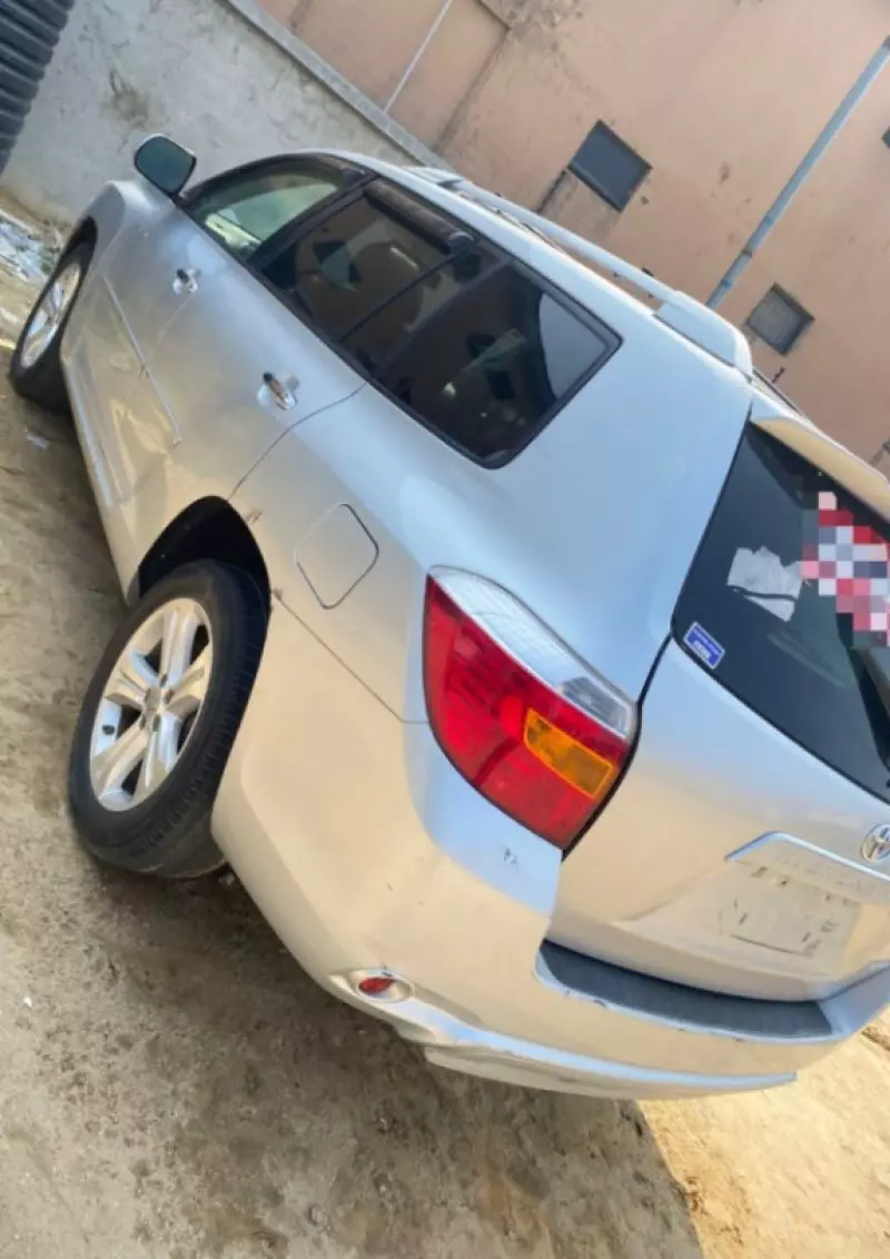 Toyota Highlander   - 2010