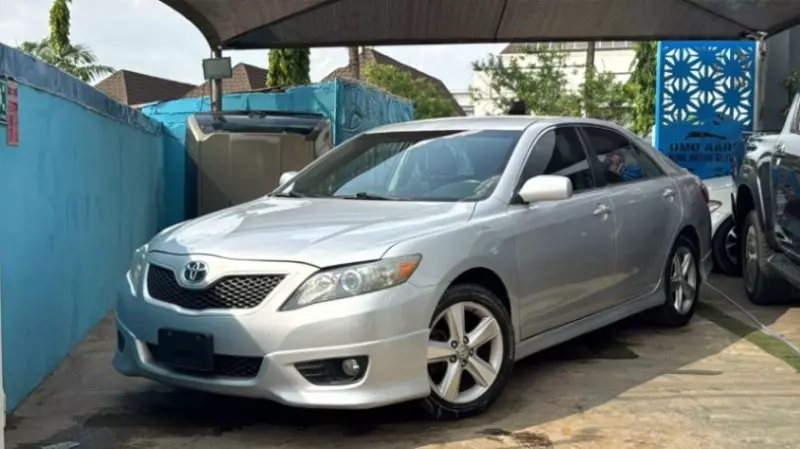 Toyota Camry   - 2010