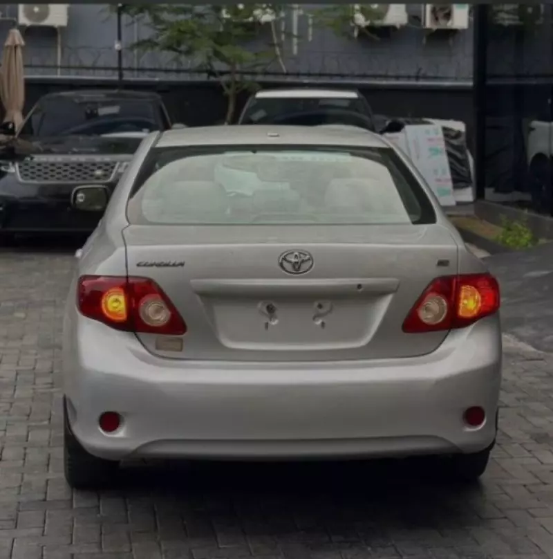 Toyota Corolla   - 2009