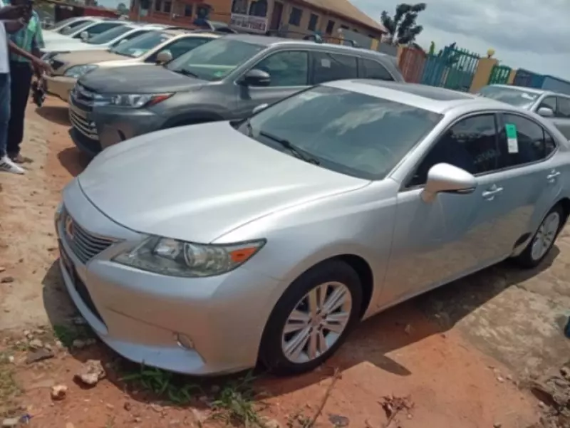 Lexus ES   - 2014
