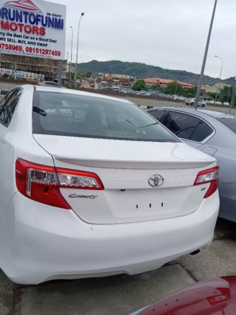 Toyota Camry - 2012