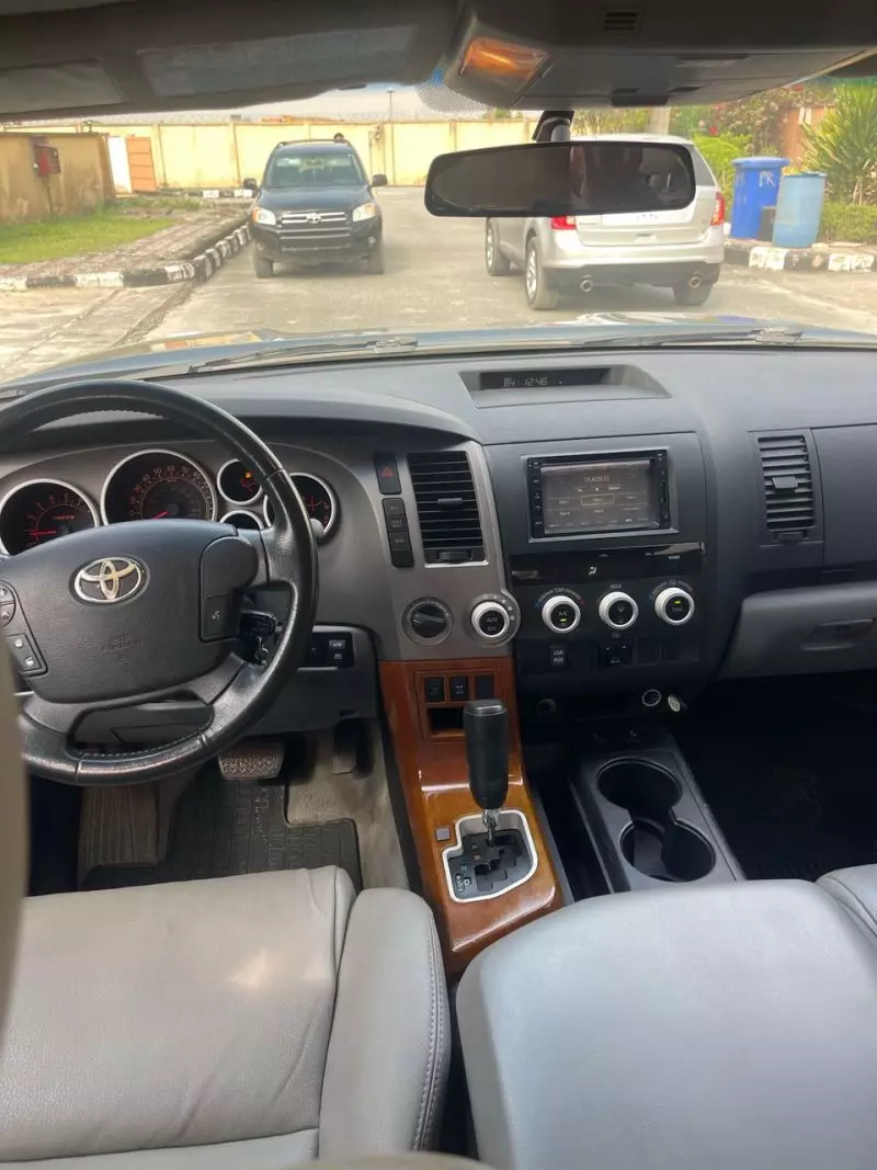 Toyota Sequoia   - 2010