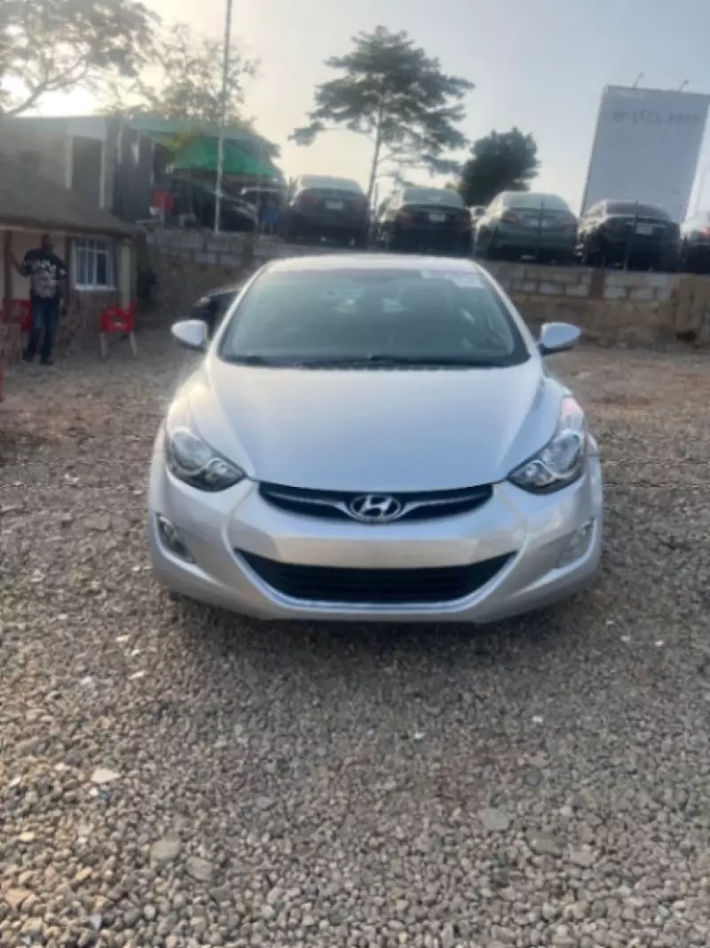 Hyundai Elantra   - 2013