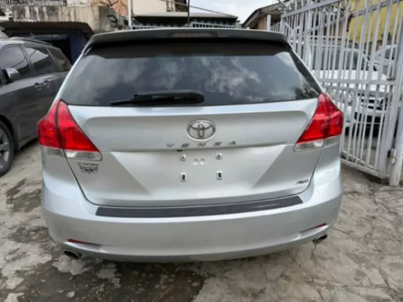 Toyota Venza   - 2011