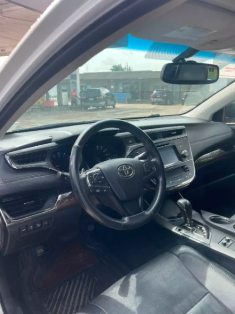 TOYOTA Avalon   - 2015