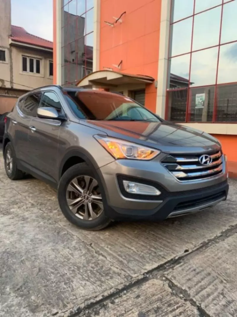 Hyundai Santa Fe   - 2013