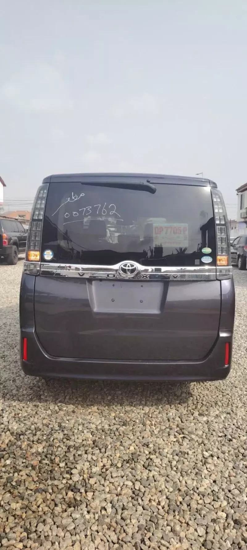 Toyota Voxy    - 2014