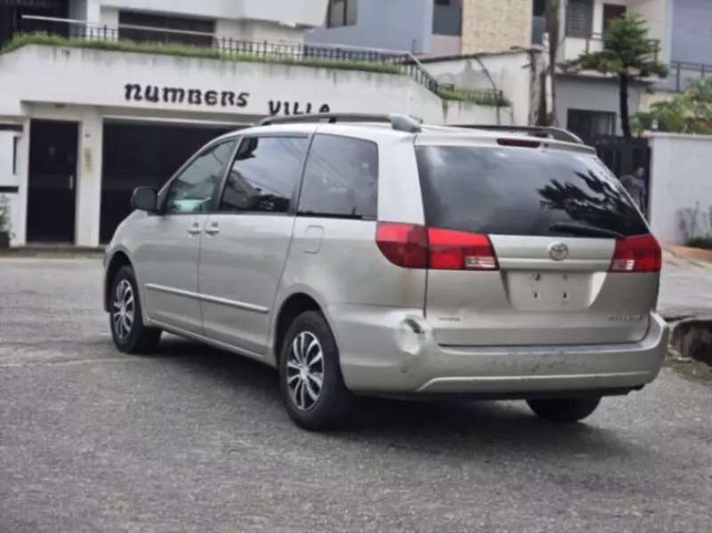 TOYOTA Sienna   - 2004