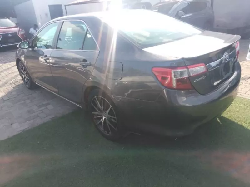Toyota Camry   - 2012