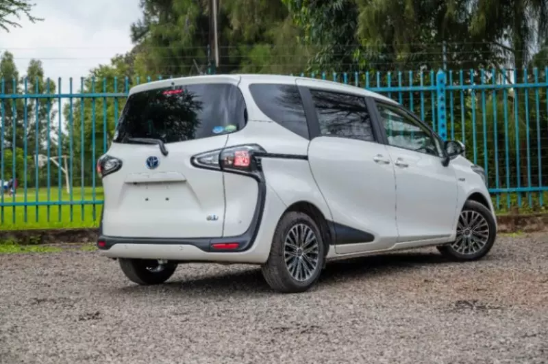 Toyota Sienta   - 2019