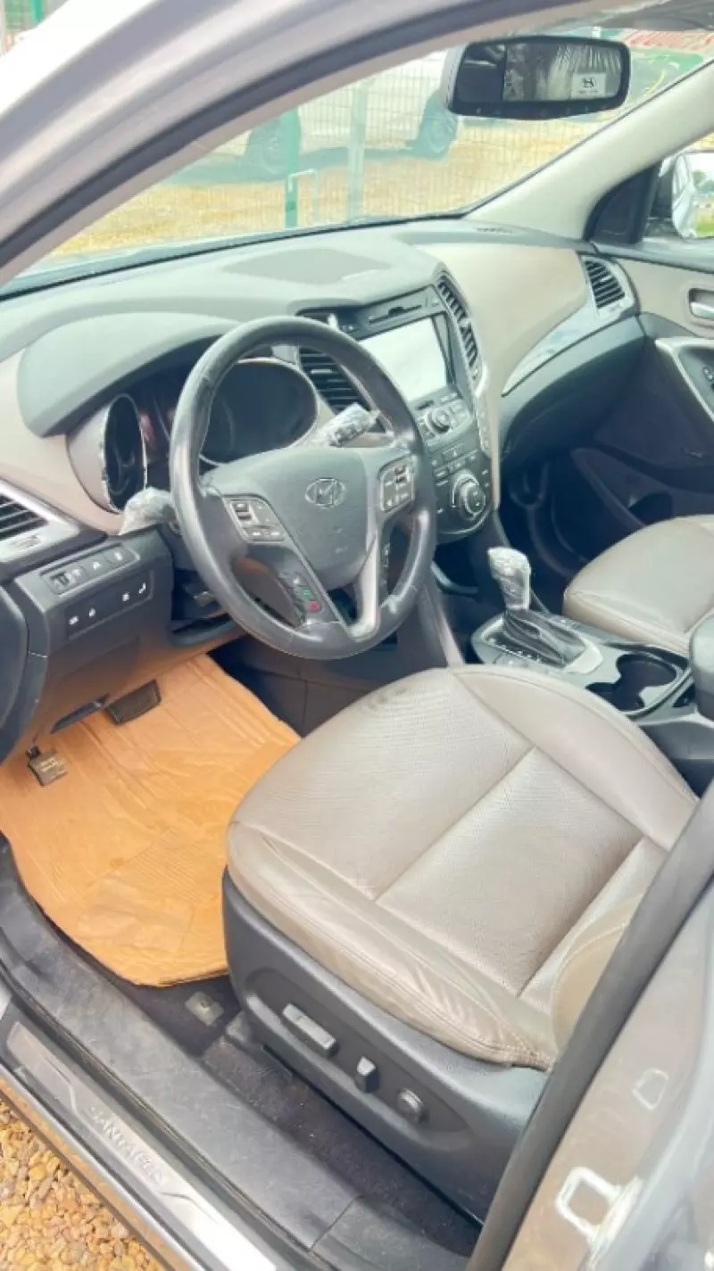 Hyundai Santa Fe   - 2016
