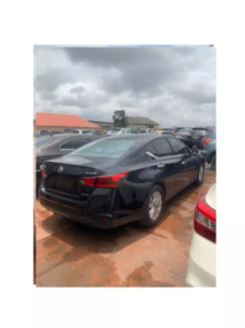 Nissan Altima   - 2022