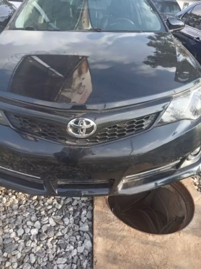Toyota Camry   - 2014