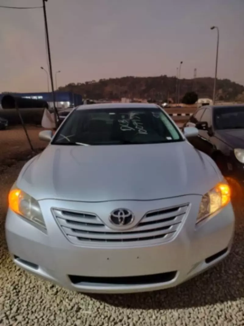 Toyota Camry   - 2009