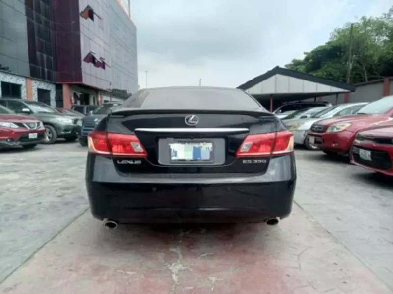 Lexus ES 350   - 2010