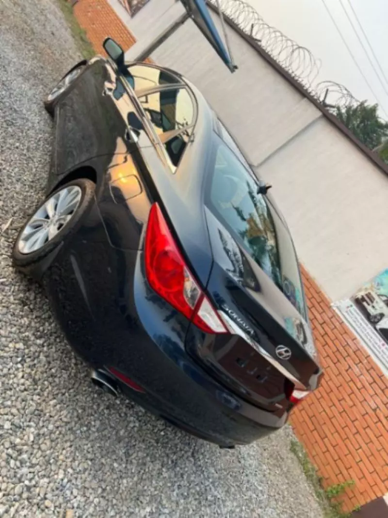 Hyundai Sonata - 2012